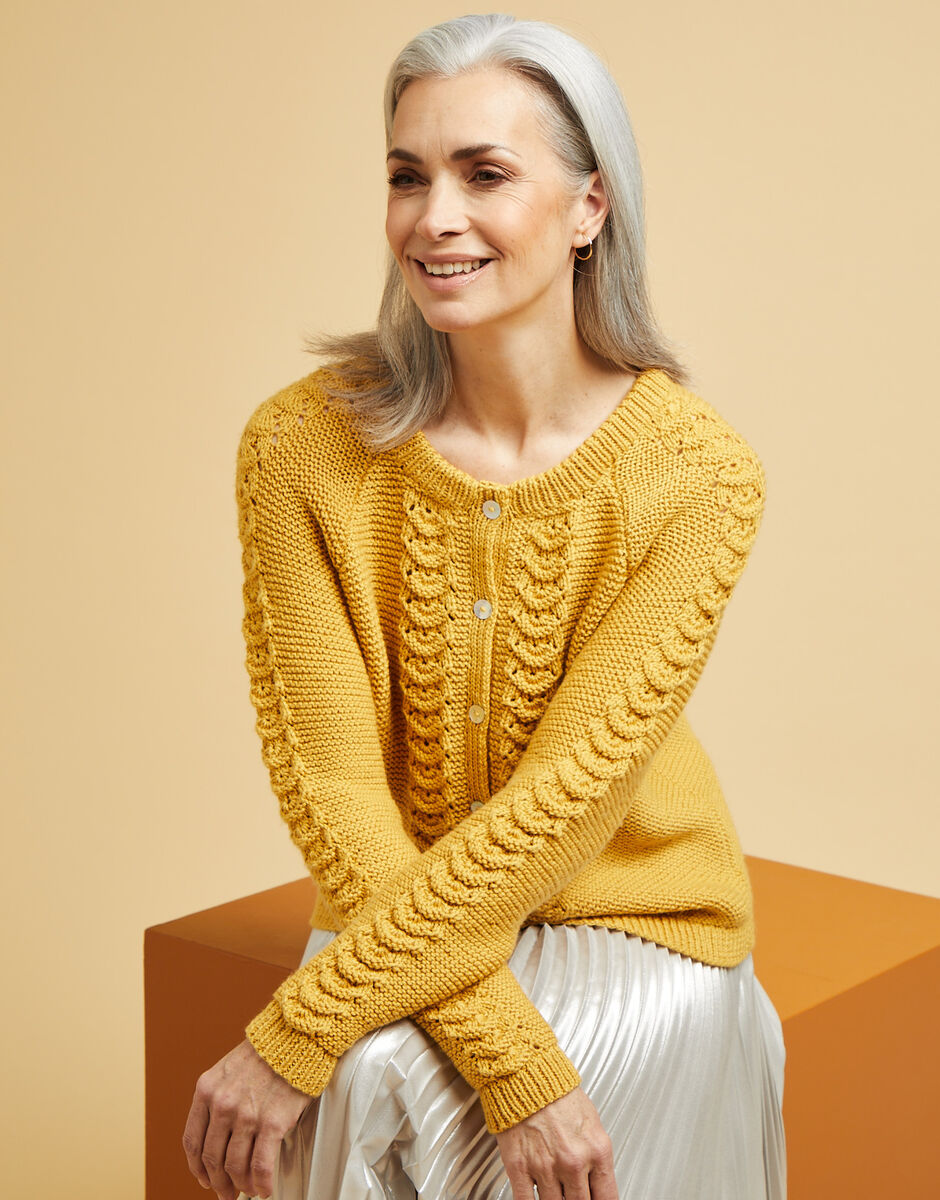Sirdar No.1 DK Scallop Stitch Short Cardi Pattern 10665