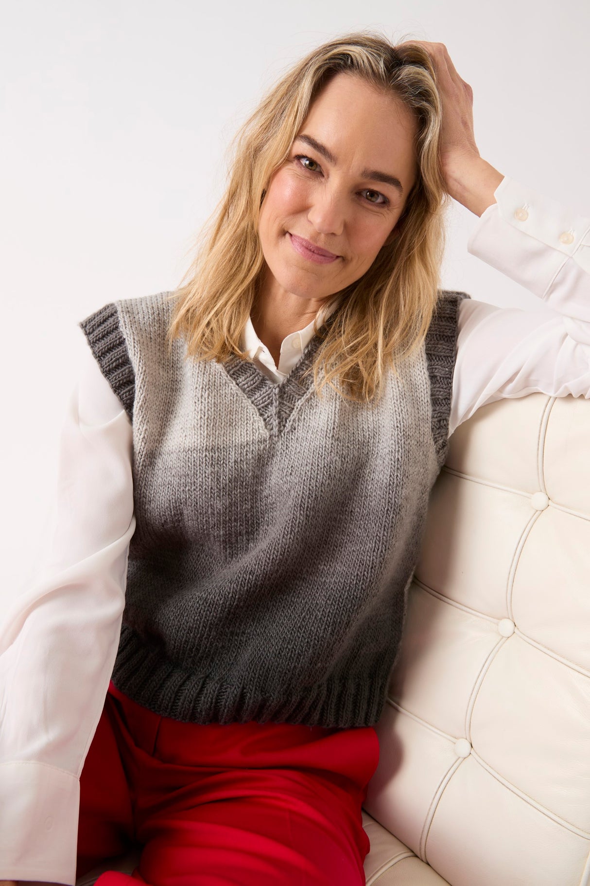 Sirdar Jewelspun Ombre Aran Vest In Show Pullover Pattern 10844