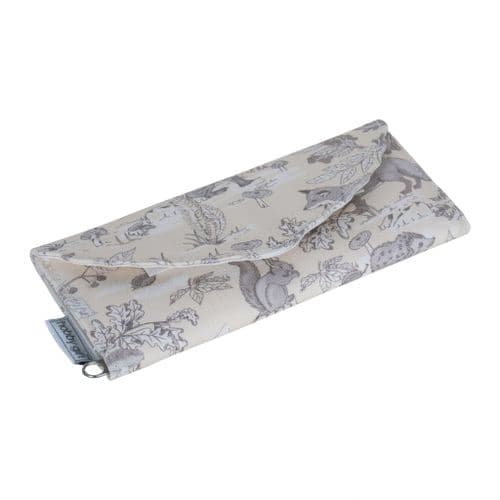 Hobbygift Sewing Kit Fold-Over Scalloped Edge - Woodland Toile