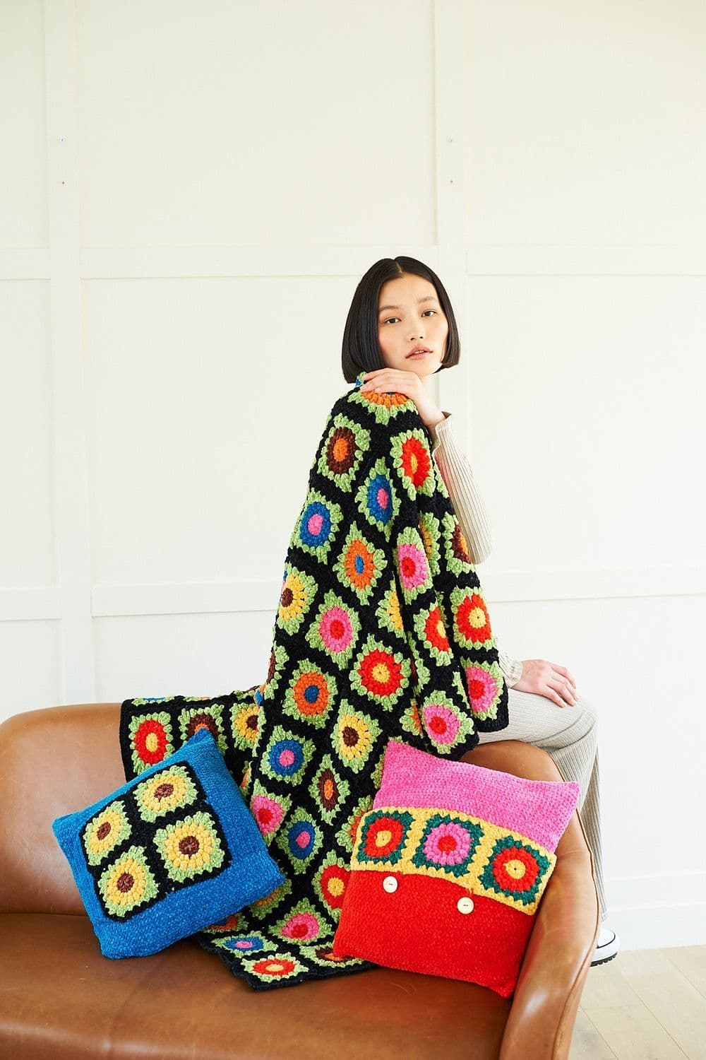 Stylecraft Squeeze Me DK Crochet Blanket and Cushions Pattern 10078