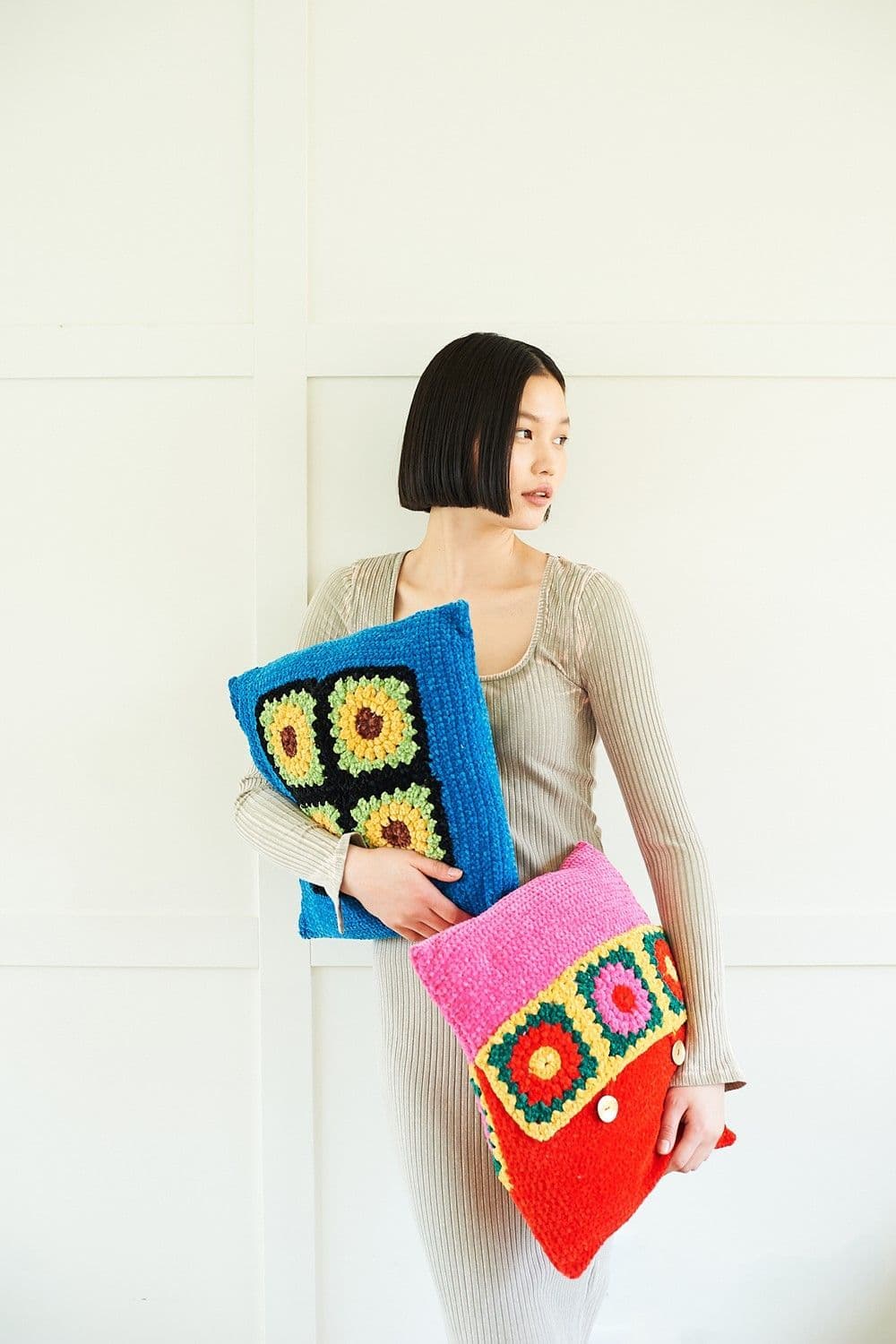 Stylecraft Squeeze Me DK Crochet Blanket and Cushions Pattern 10078