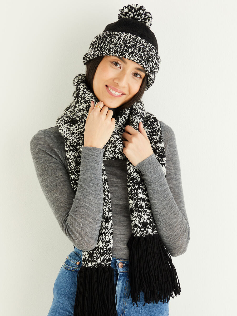 Sirdar Hayfield Soft Twist DK Two Tone Hat & Scarf Pattern 10333