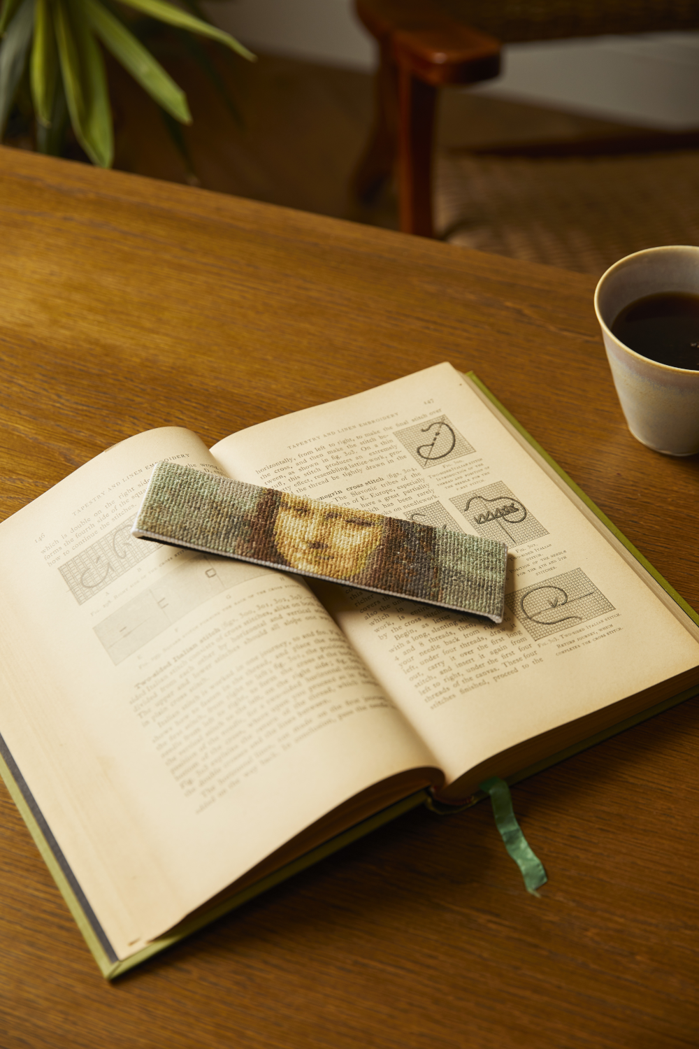 DMC Cross Stitch Le Louvre Stitch Kit Mona Lisa Bookmark