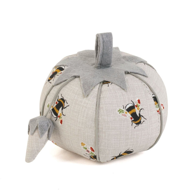 Hobbygift Pincushion [Tomato Bee's]