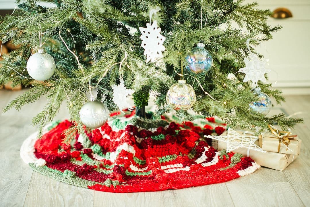 Stylecraft Merry Go Round/Winter Magic XL Christmas Tree Skirt & Stocking Crochet Pattern 10030